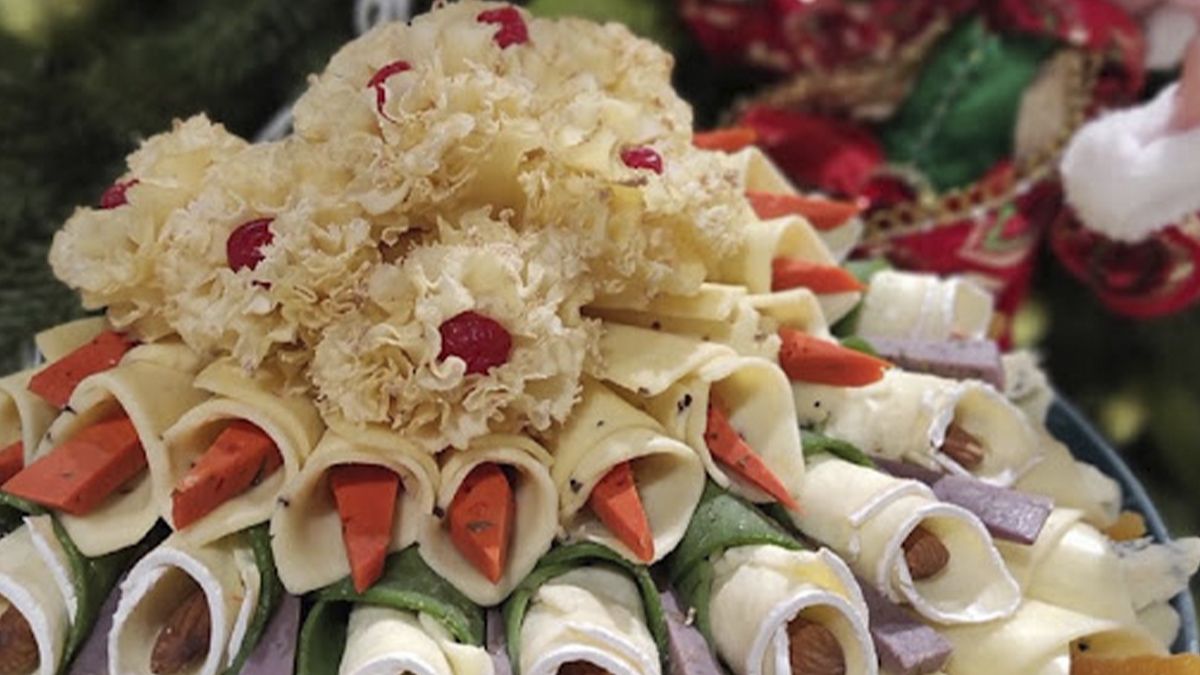 Что подарить человеку, у которого все есть? Сырный букет от Dmart