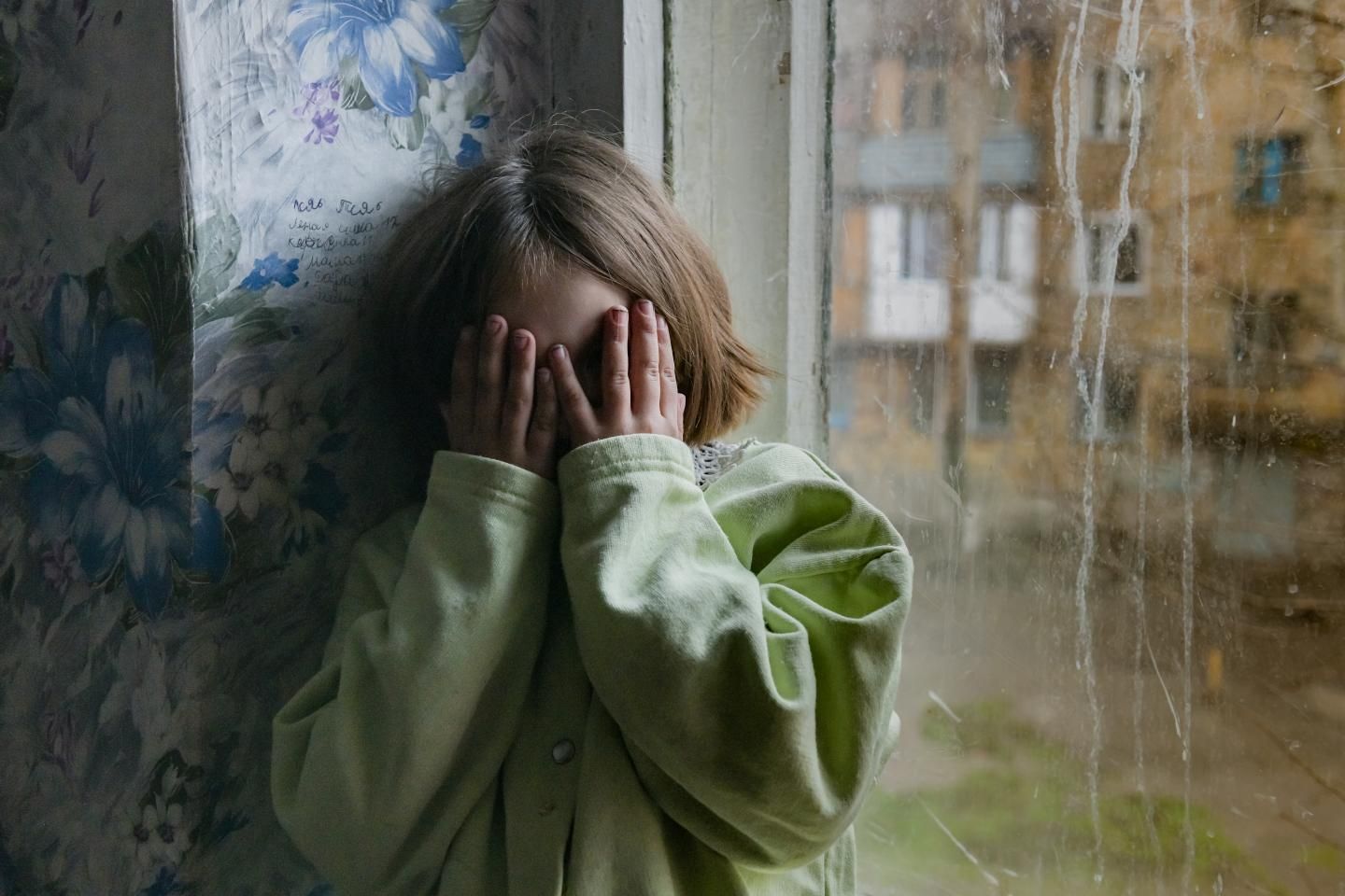 Захист дітей від насильства: куди звертатися за допомогою неповнолітнім