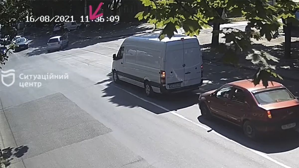 В Днепре на проспекте Нигояна Mitsubishi сбил женщину: видео момента