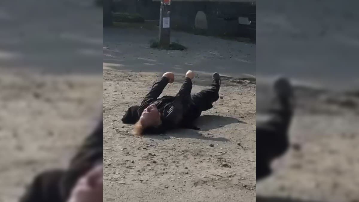 В Днепре снимали на видео человека с приступом судорог, смеялись над ним и не вызвали скорую