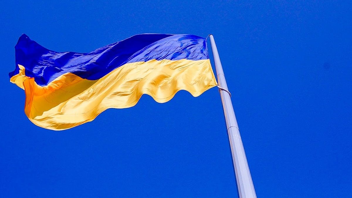 В Кривом Роге на флагшток-великан подняли Государственный Флаг