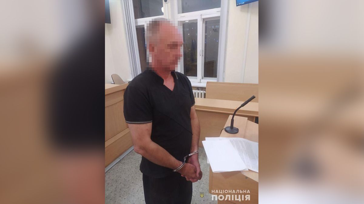 В Днепре на Поля мужчину ударили ножом в грудь: пострадавший в больнице