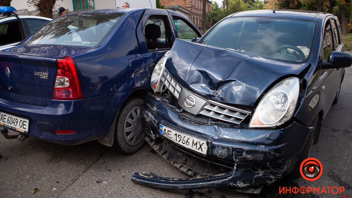 В Днепре на Выборгской столкнулись Renault и Nissan