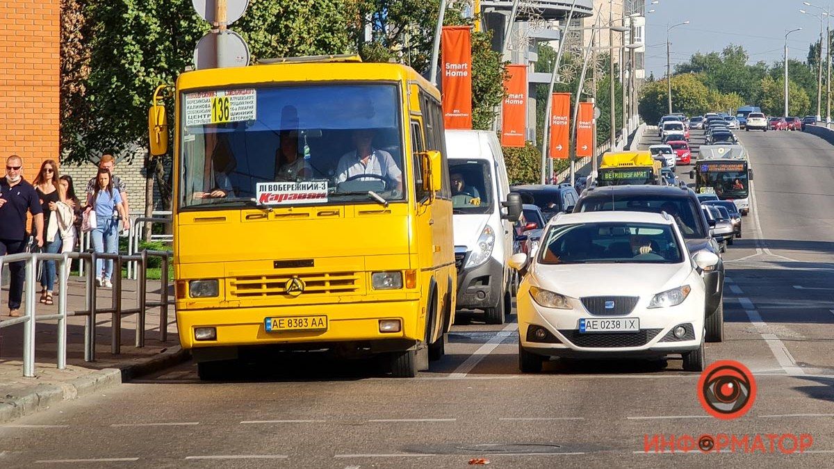 Очереди на остановках, пробки и забитые маршрутки: как в Днепре начался учебный год
