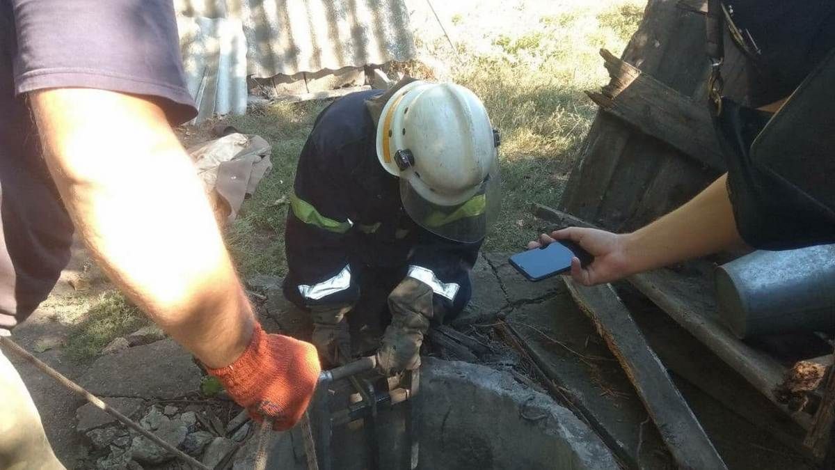 В Днепропетровской области женщина упала в 8-метровый колодец: пострадавшая погибла