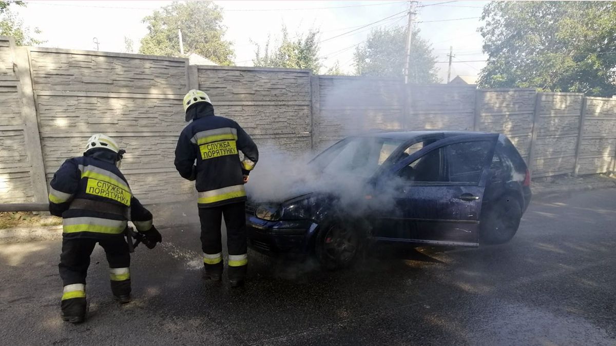 В Днепре на Дубинина на ходу загорелся Volkswagen