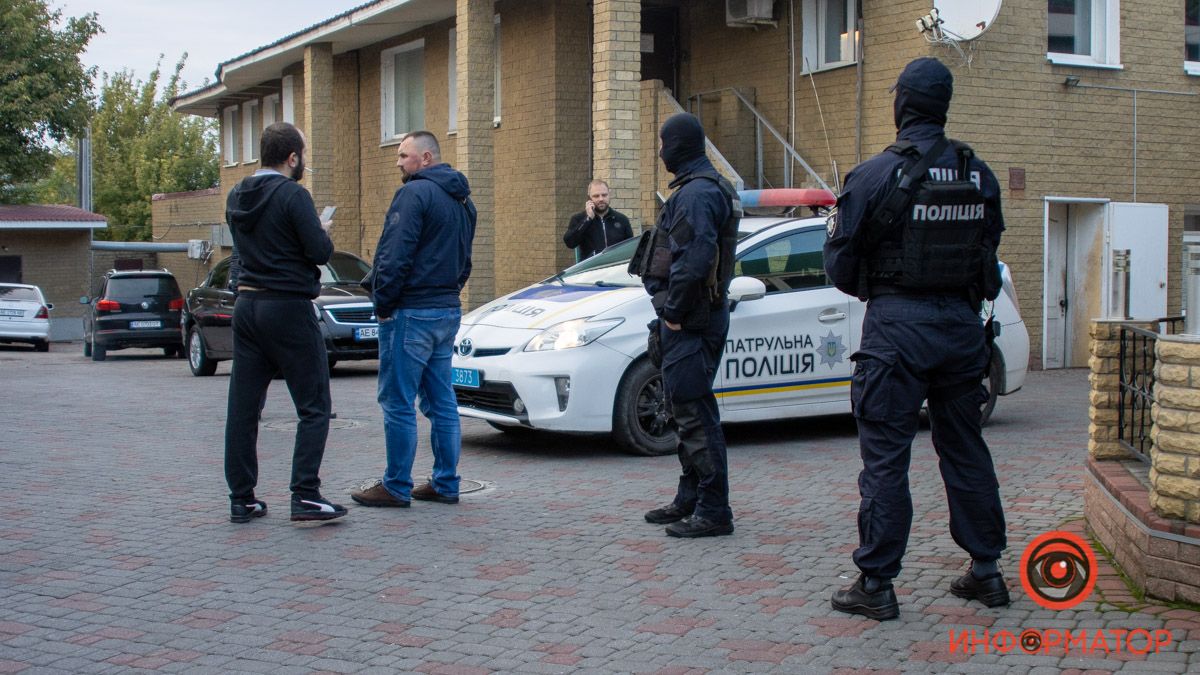 В Днепре на Чернышевского заметили вооруженных правоохранителей и скорую: что происходит