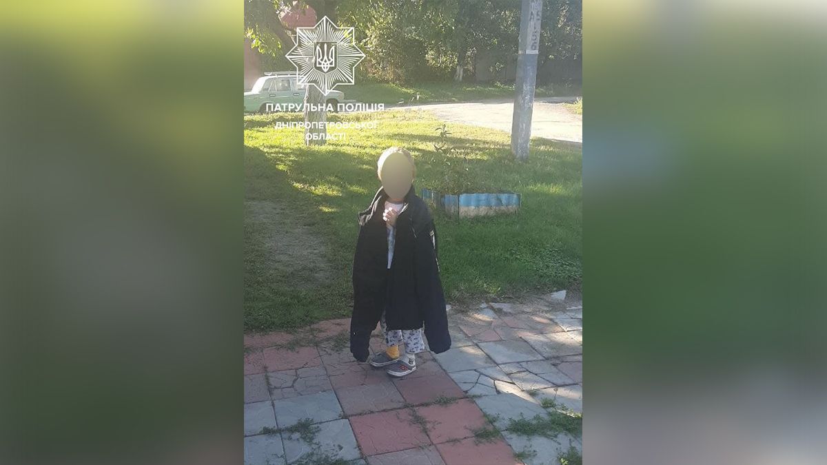 В Днепре 4-летний мальчик в одной пижаме пошел за дедушкой и потерялся