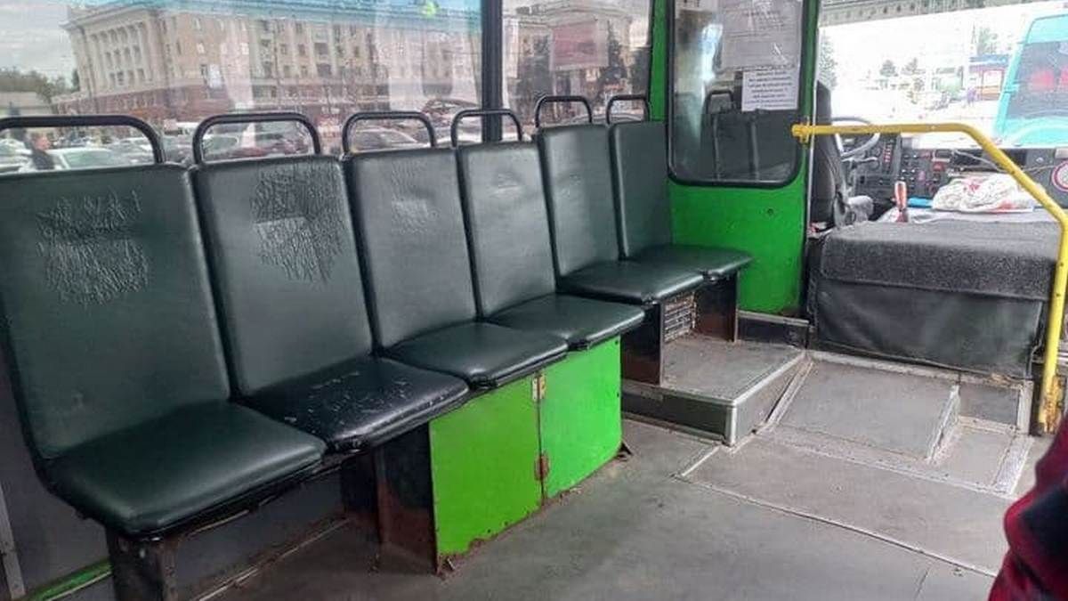 В Днепре "прокачали" маршрутку №155, чтобы в неё помещались больше стоячих пассажиров