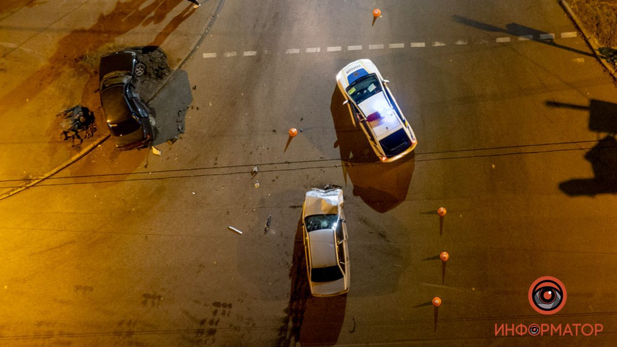 В Днепре на проспекте Поля столкнулись ВАЗ и Daewoo: видео момента аварии