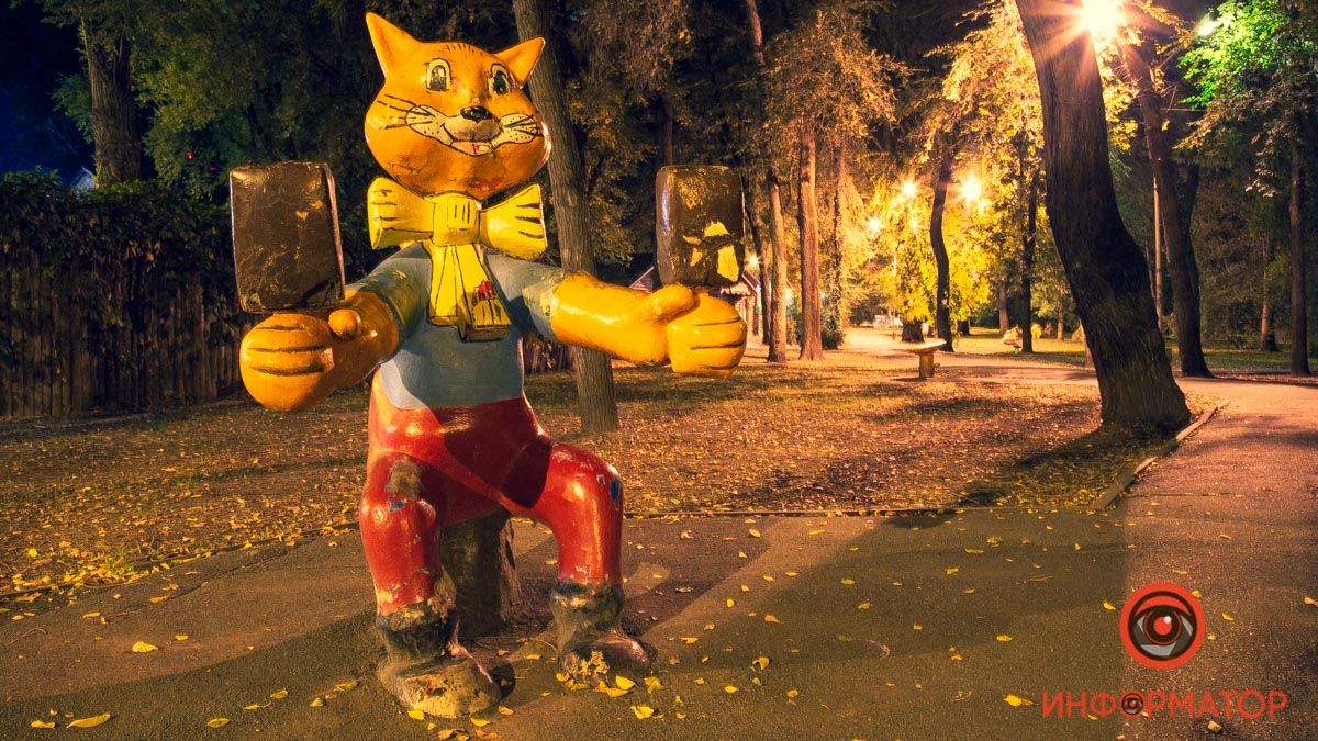 "Кошмар в парке Глобы": как выглядит аллея гипсовых животных под покровом ночи