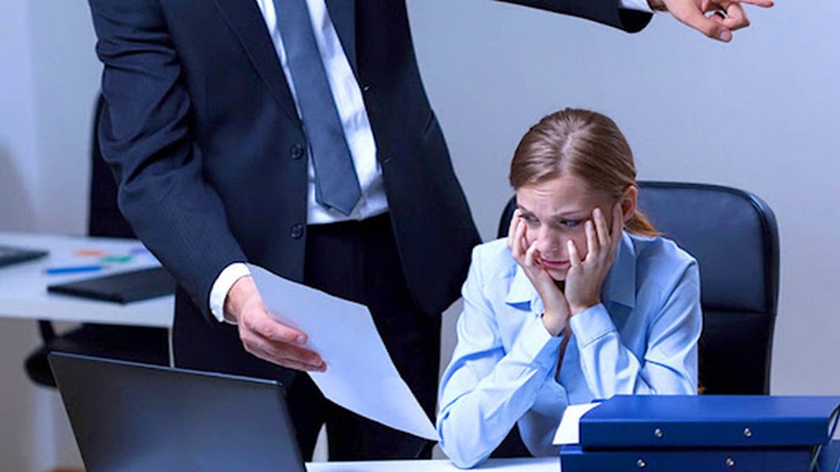 В Украине "антивакцинаторов" могут отстранять от работы и лишать зарплаты