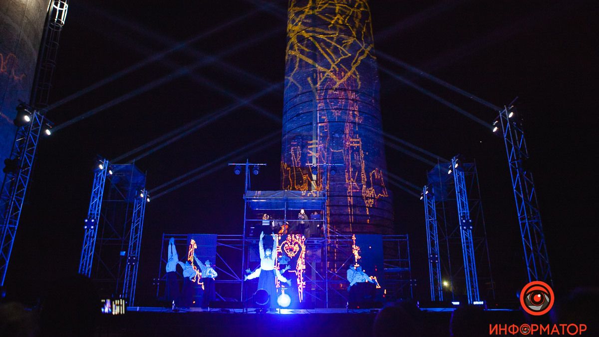 GogolFest в Днепре: возле заводских труб показали перфоманс "ТРУ"