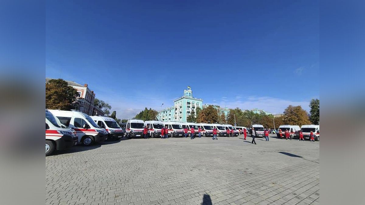Подарок ко Дню города: Областная власть передала Новомосковску 13 новых реанимобилей