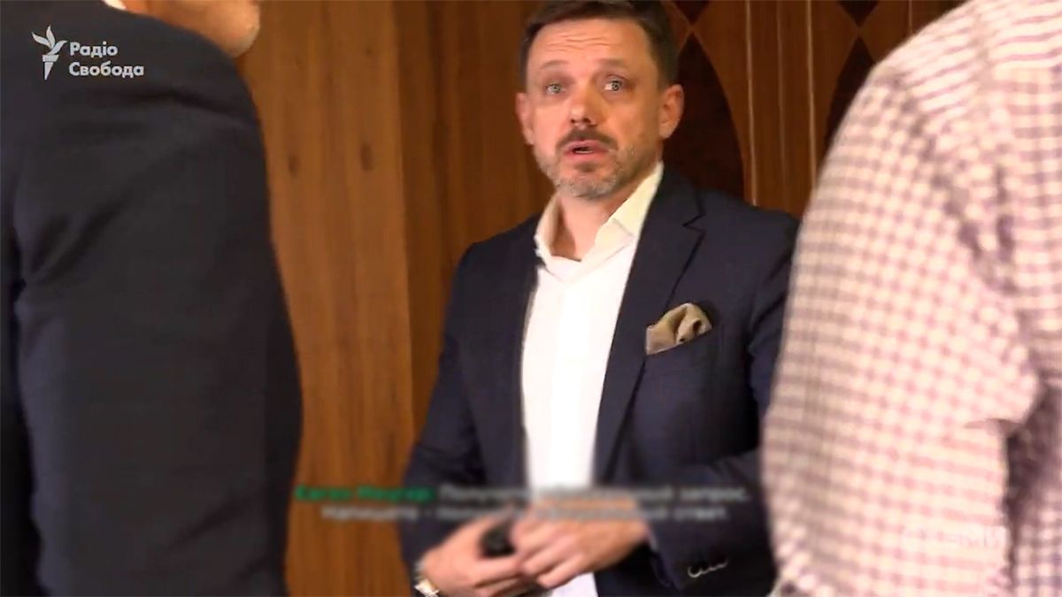 На журналистов "Схем" напали во время интервью с главой "Укрэксимбанка" Мецгером: появилось удаленное видео