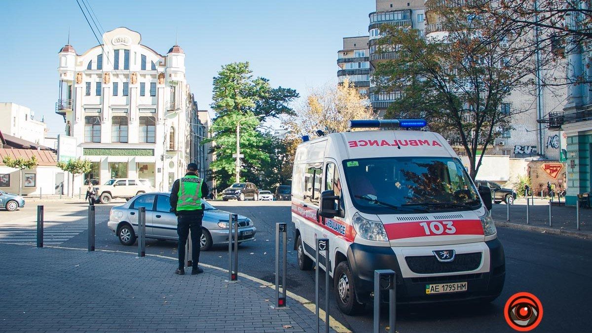 В Днепре на Троицкой Daewoo Lanos сбил пешехода: видео момента