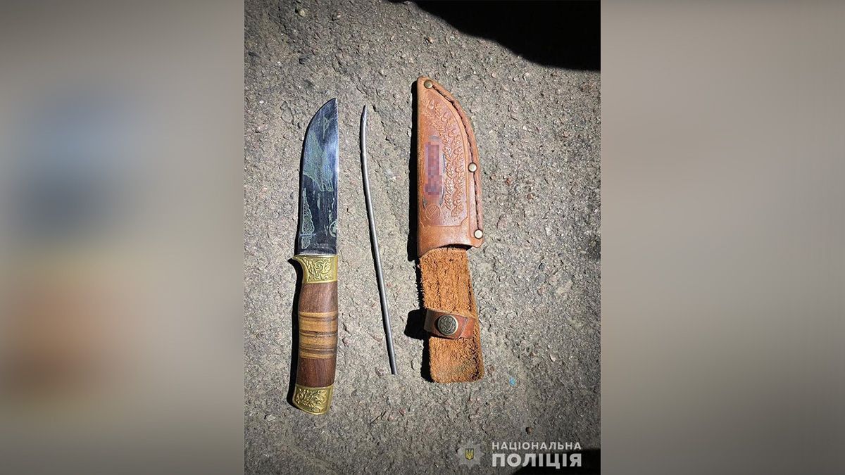 В Днепре мужчина вломился в квартиру, оттолкнул хозяина и пытался украсть деньги и часы