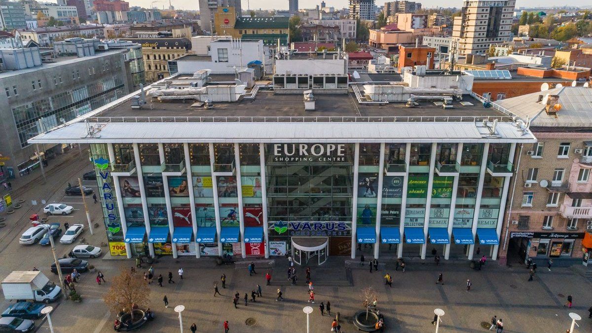 Проработал один день: в Днепре закрылся пункт вакцинации в торговом центре