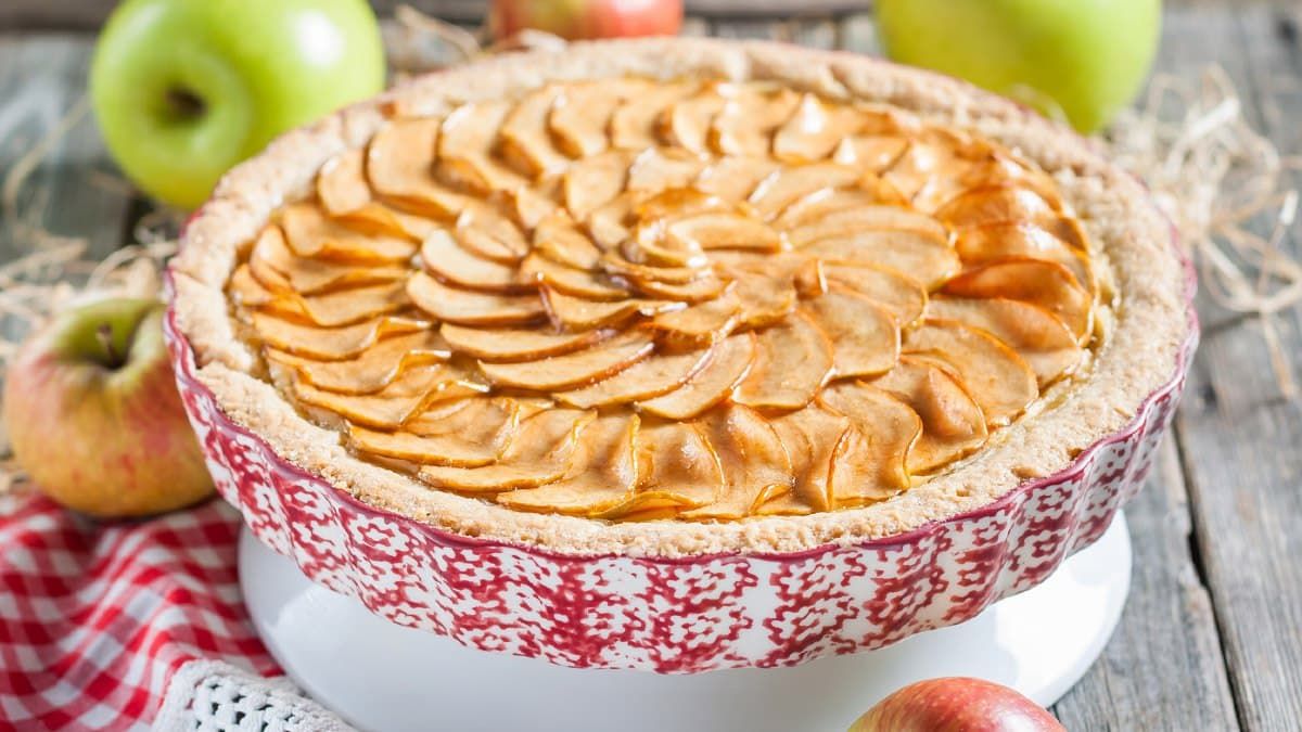 Вкусно с Dmart: как приготовить яблочный тарт на сметане