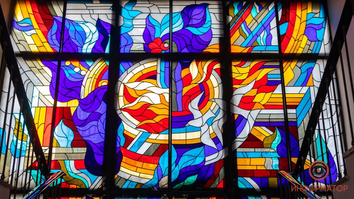 Днепр — город витражей: где можно найти красивые композиции из разноцветного стекла