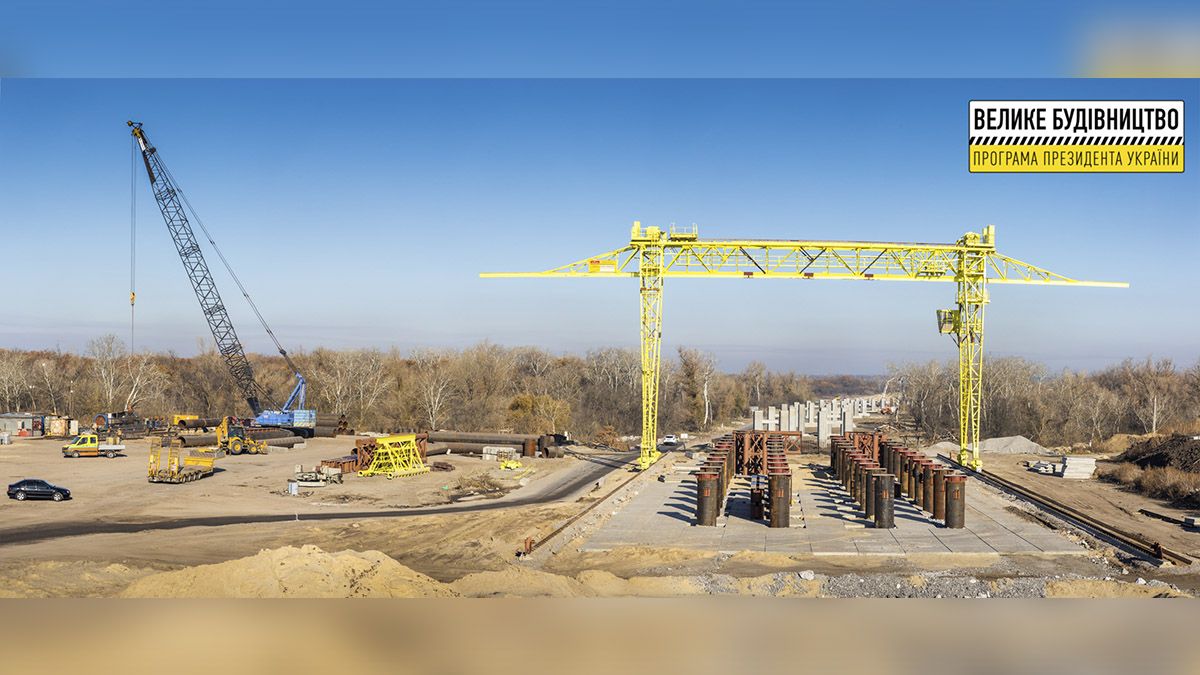 Десятки километров дороги, 2 моста, 6 развязок и уникальная эстакада: на Днепропетровщине строят решетиловскую трассу