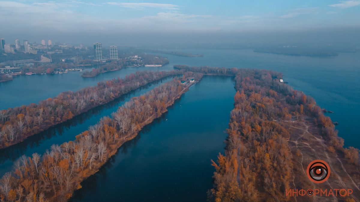 Настроение - осень: как выглядит коса на Победе пасмурным октябрьским днем