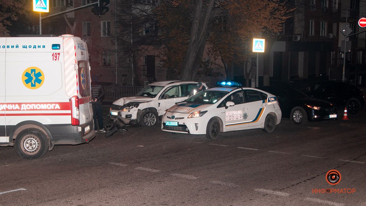 В Днепре на проспекте Поля Volkswagen влетел в Infinity