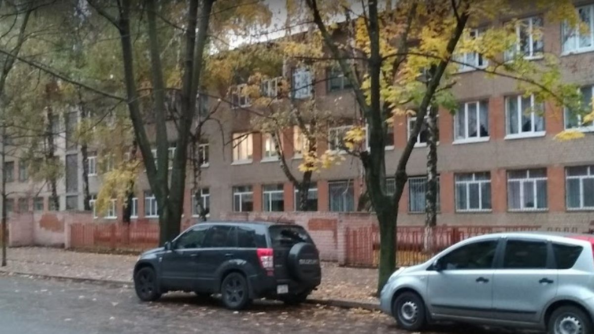 В Днепре в школе №120 мама и сын ногами избили учительницу