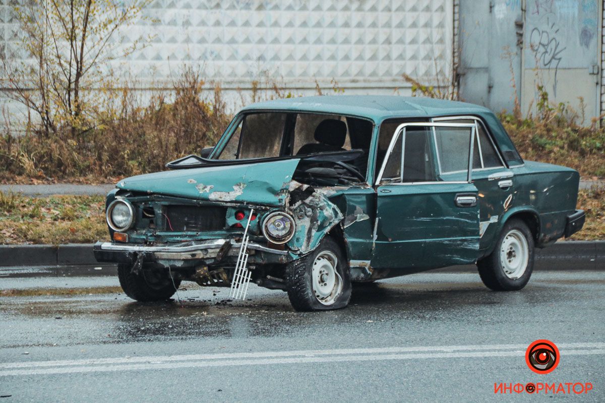 В Днепре на Марии Лисиченко столкнулись ВАЗ и Lada: пострадали двое