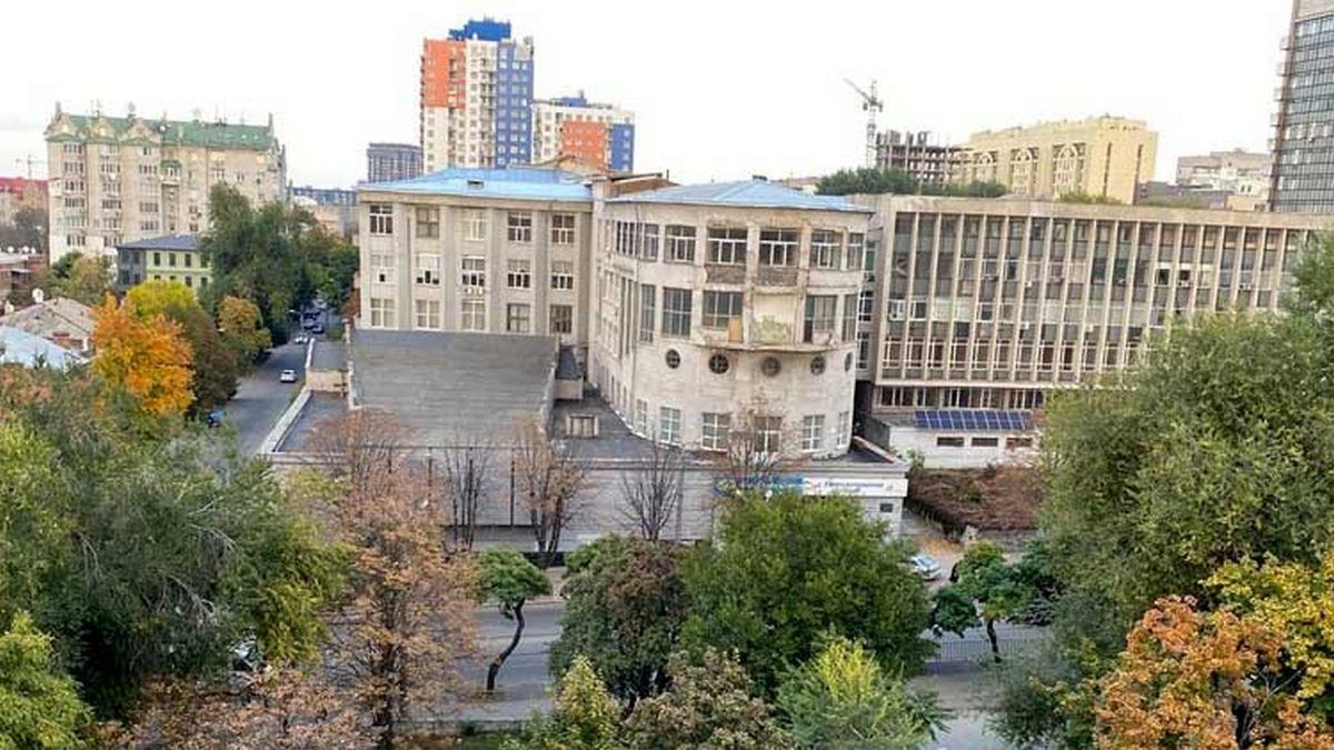 В Днепре планируют на полгода сузить тротуар на Чернышевского