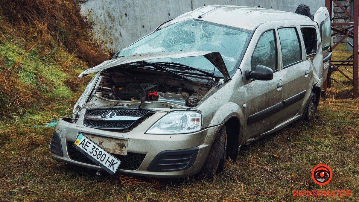 В Днепре с Амурского моста слетела Lada: нужна помощь свидетелей