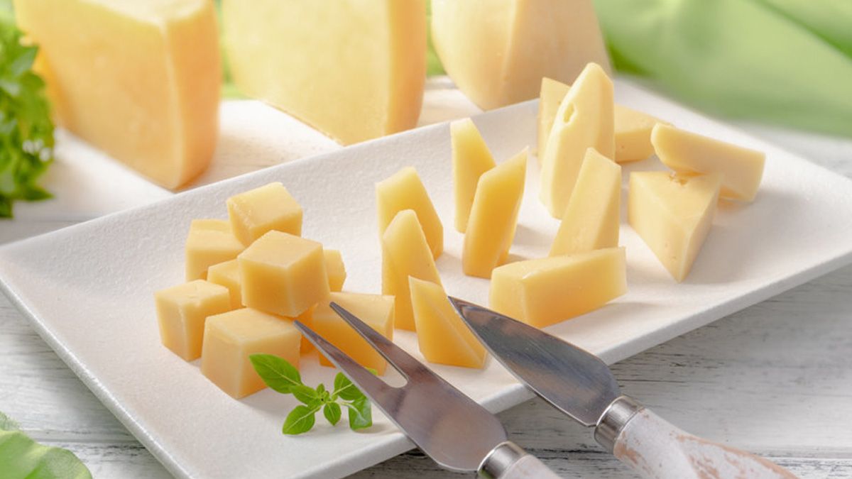 Школа гурманов от Dmart: как приготовить суп, стейк, овощи и гренки с сыром Чеддер