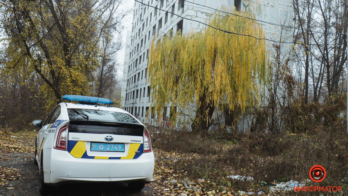 В Днепре на Тополе в заброшенном доме нашли труп мужчины