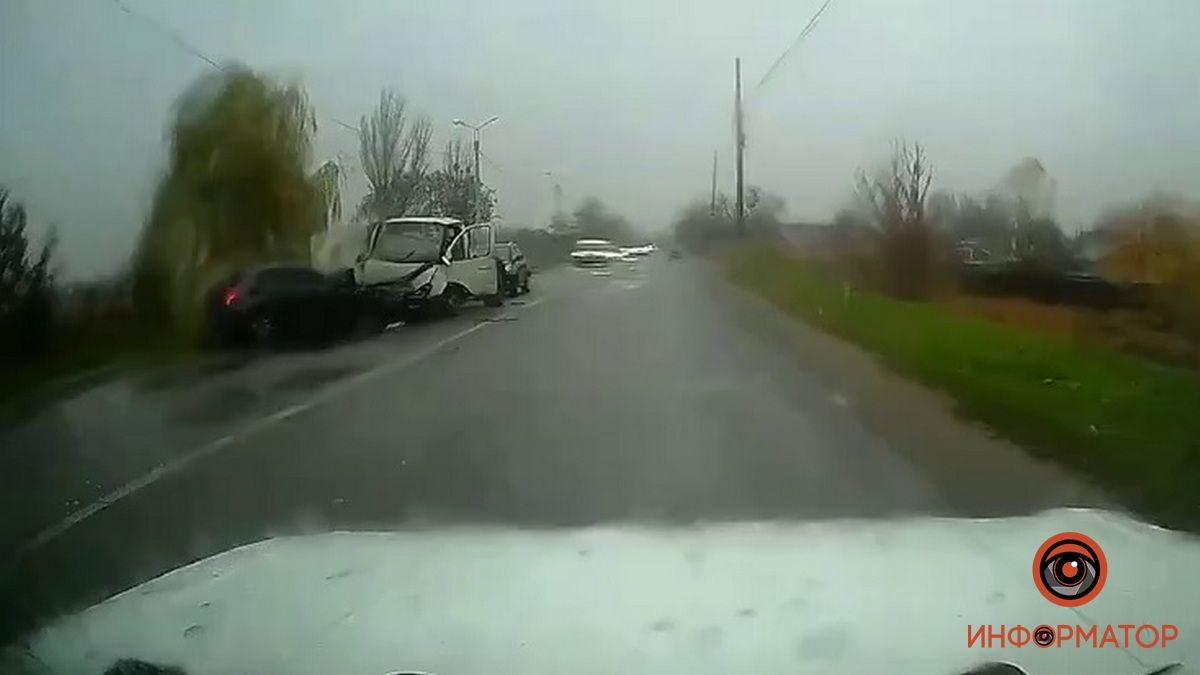 В Новомосковске в ДТП погибла беременная женщина: появилось видео момента аварии