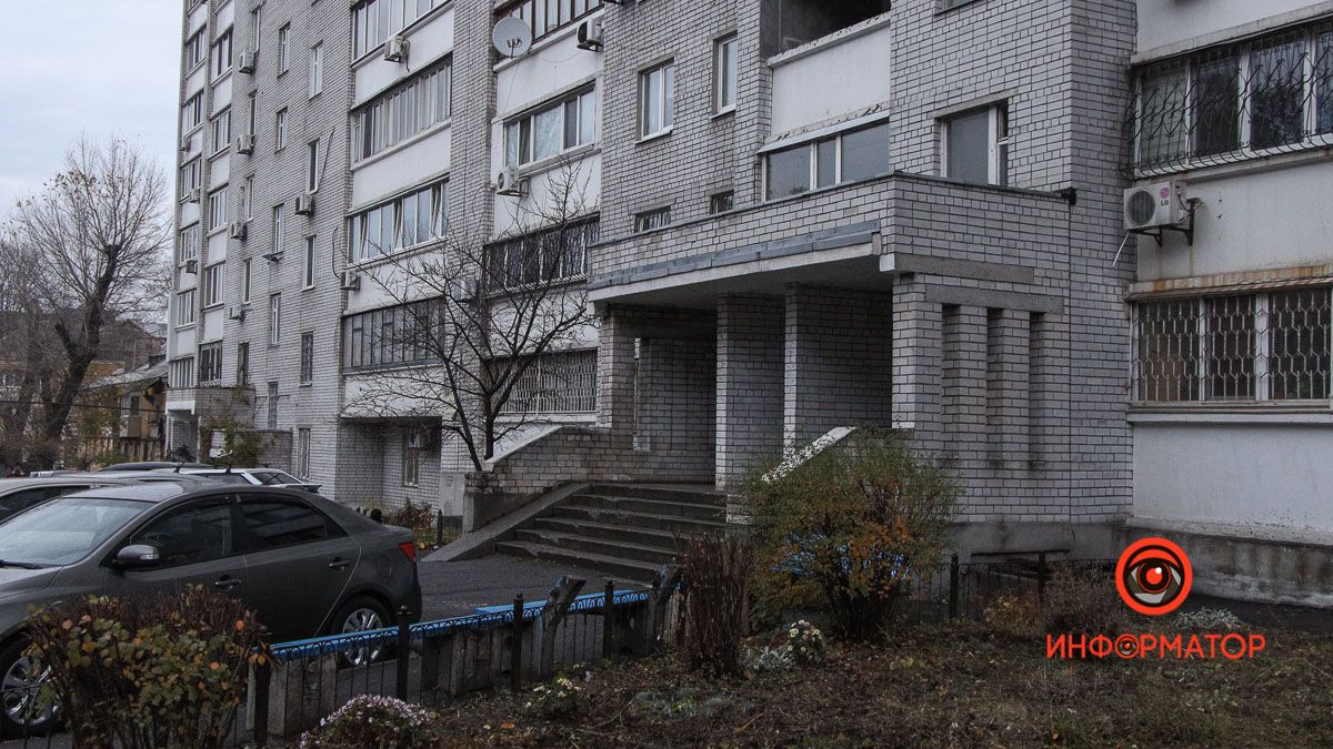 В Днепре на Кедрина мужчина выпрыгнул из окна 8-го этажа