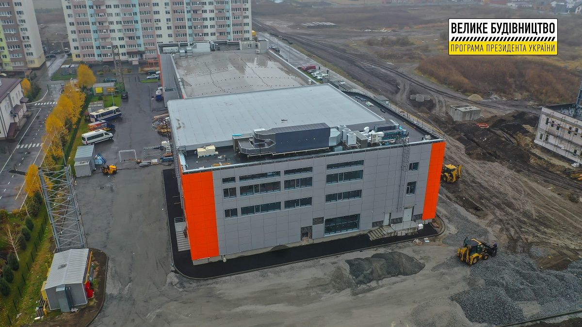 В Слобожанском заканчивают строить "с нуля" бассейн