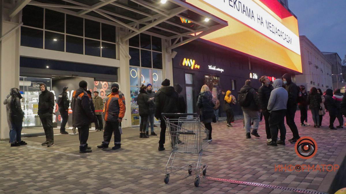 В Днепре полиция вывела посетителей из ТРЦ NEO PLAZA: в чем причина