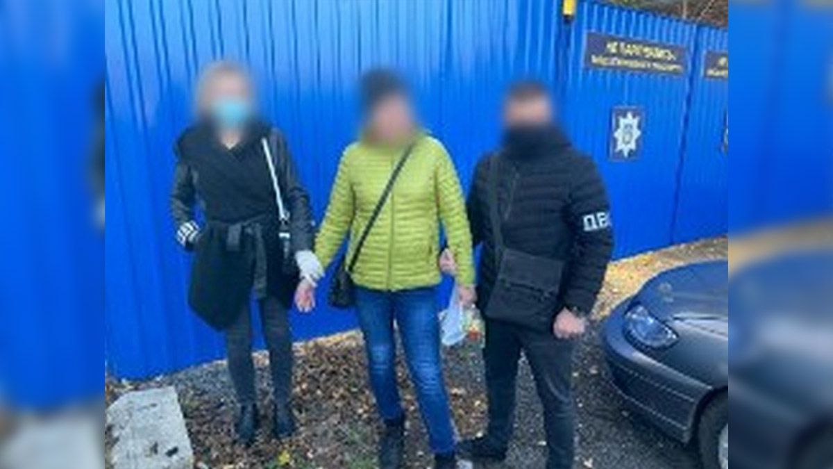 В Днепре полицейская требовала у 17-летнего подростка 6 000 гривен за украденные сигареты