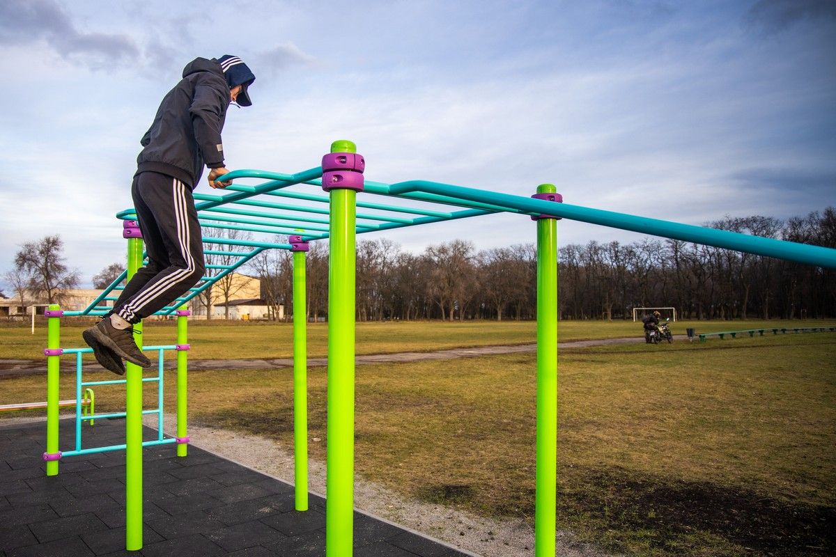 «Здоровая Украина»: в Верховцево установили 4 мультифункциональные спортивные площадки