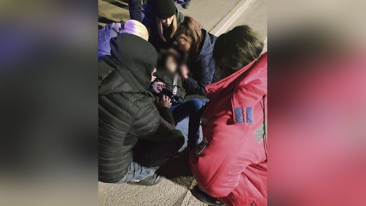 В Днепре на Метростроевской Nissan сбил 12-летнего мальчика на переходе: ребенка забрала скорая