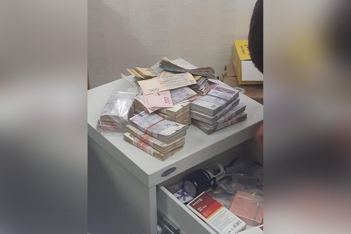 В Днепре шесть человек вымогали несуществующие "долги" у предпринимателей