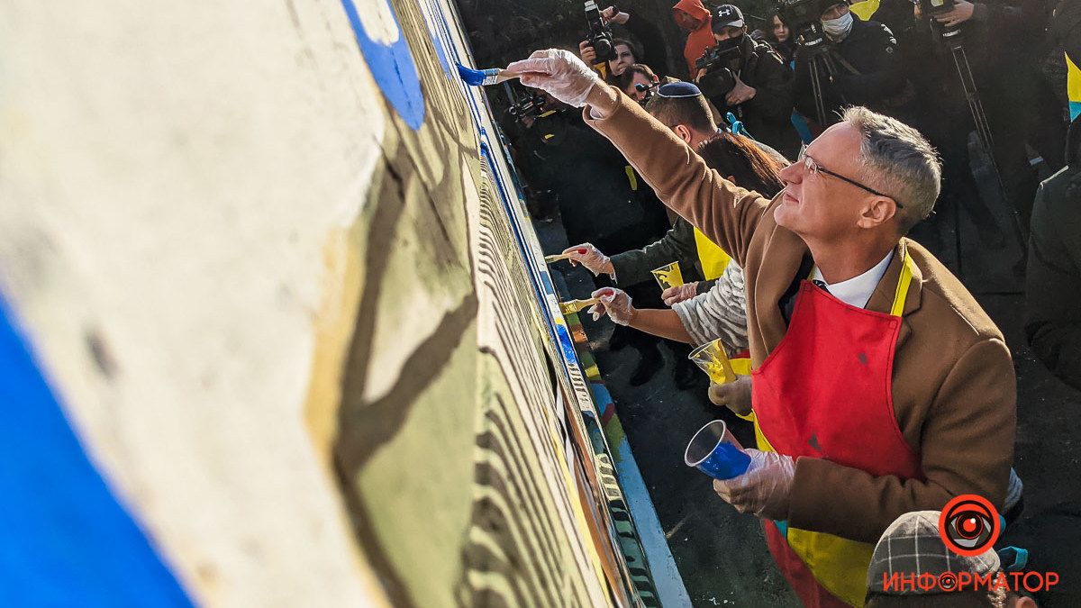 Тропические фрукты с огорода, победа на конкурсе туалетов и бот для оплаты парковки: топ хороших новостей недели