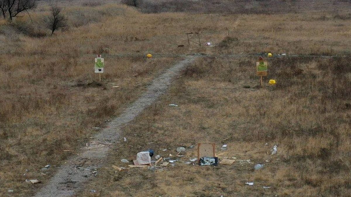 В больницу Днепра доставили мужчину с пулевым ранением, полученным на полигоне: подробности