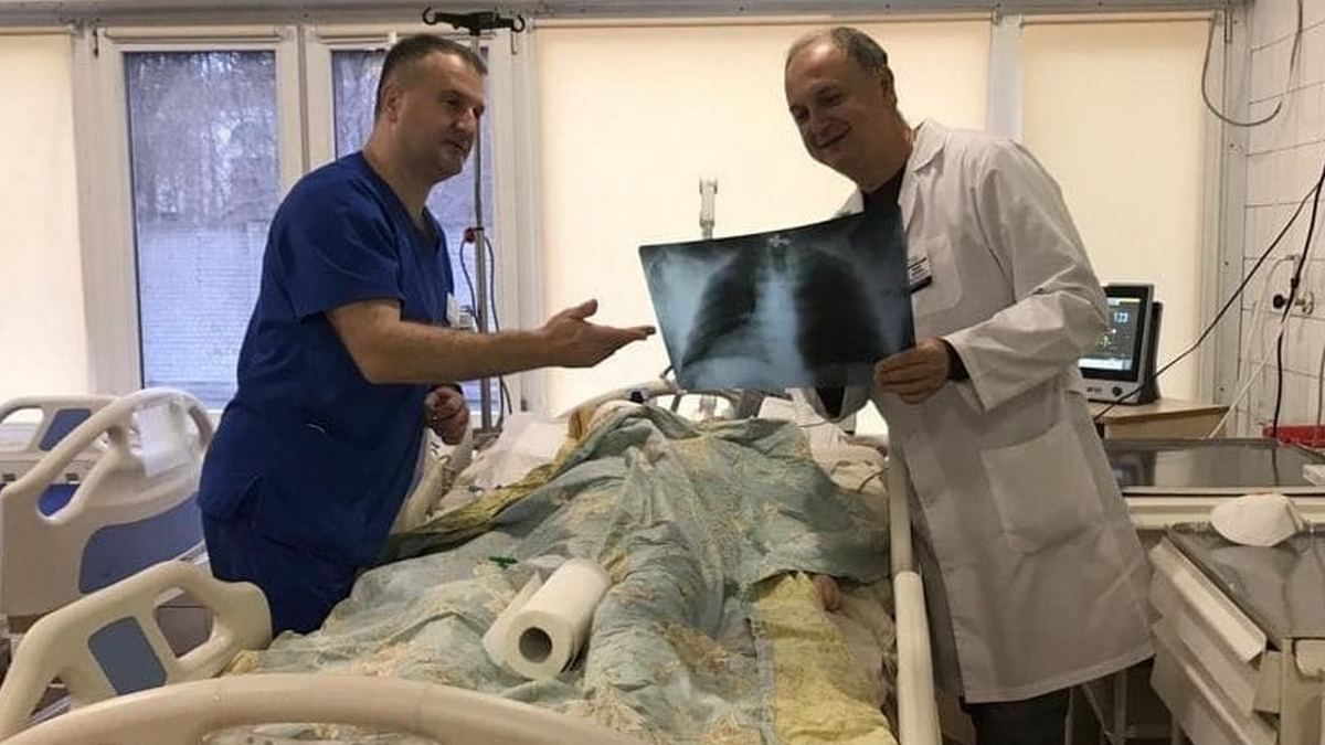 Спутанная речь, нервный тик и приступы судорог: в больнице Мечникова в Днепре спасали девушку с необычной болезнью