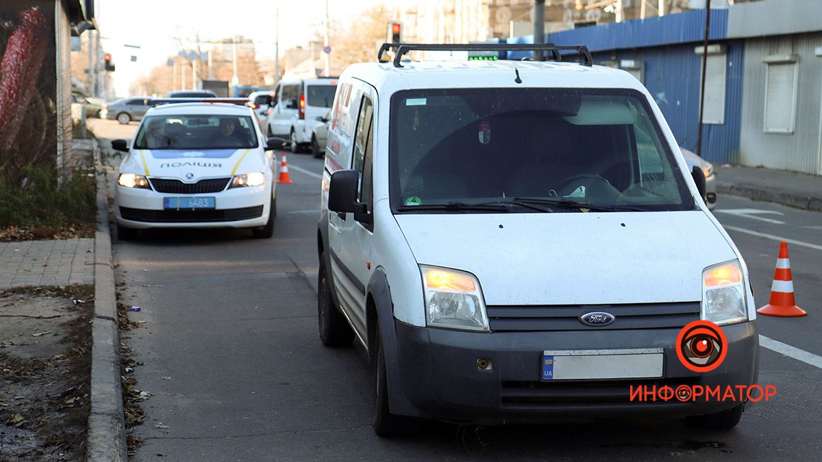 В Днепре на Калиновой Ford сбил 14-летнюю девочку