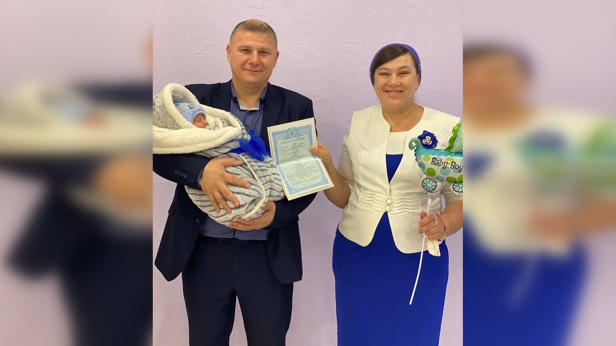 В Днепре женщина родила 15-го ребенка: маленький Самуэль получил свидетельство о рождении