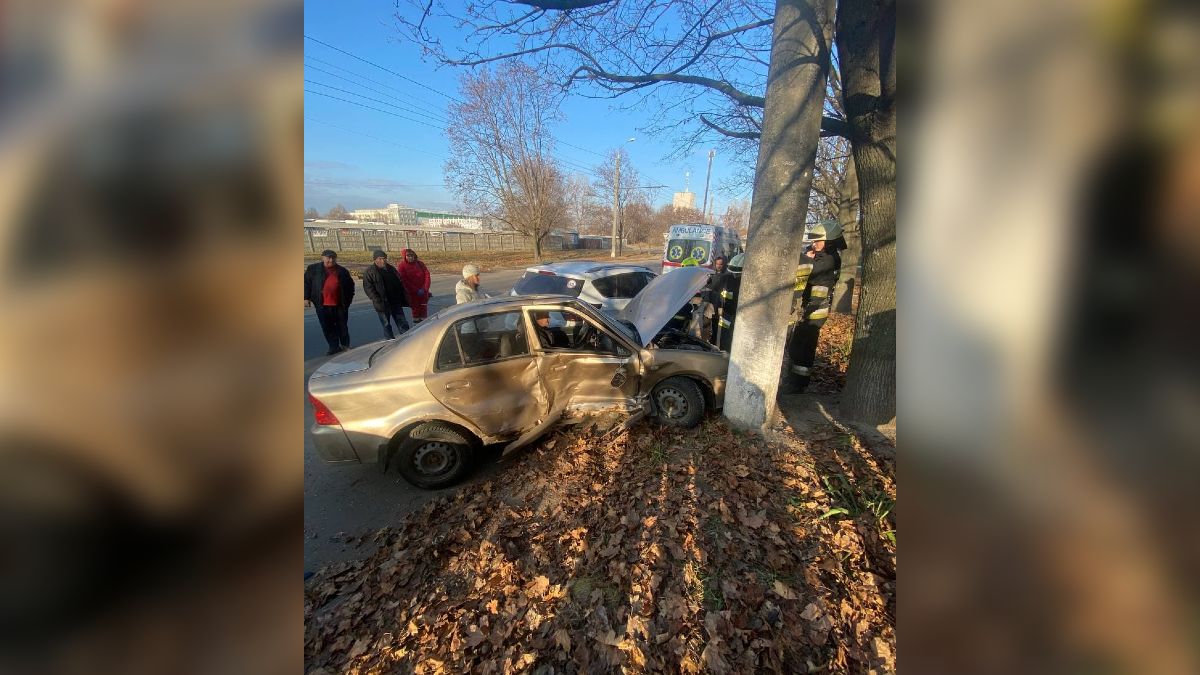 В Днепре на Генерала Захарченко столкнулись Geely, Hyundai и Ford: пострадал мужчина