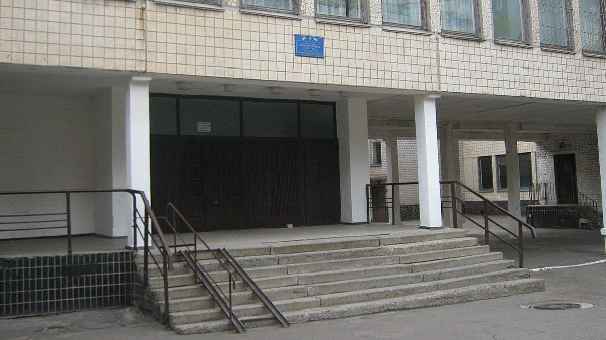 В Кривом Роге директор школы публикует в соцсетях картинки с нецензурной лексикой: подробности