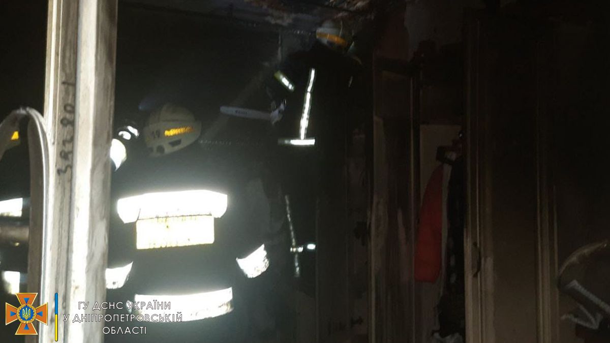 В Днепре на Строителей горел частный дом