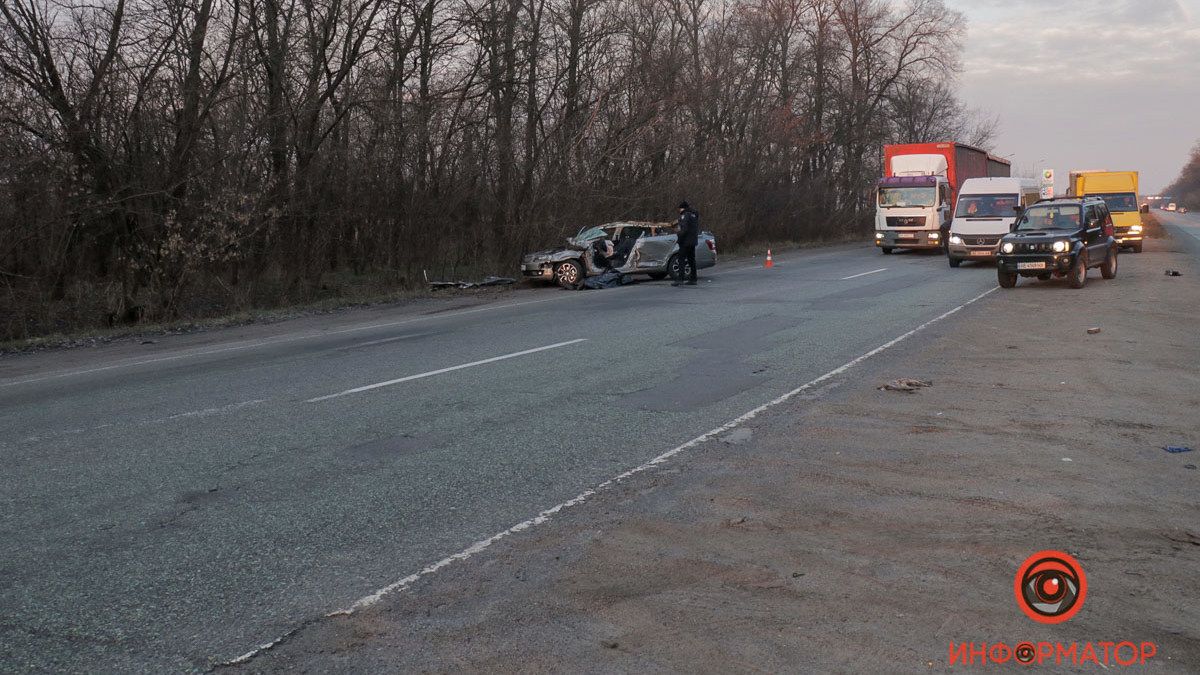На Полтавском шоссе столкнулись грузовик и Skoda: водитель погиб